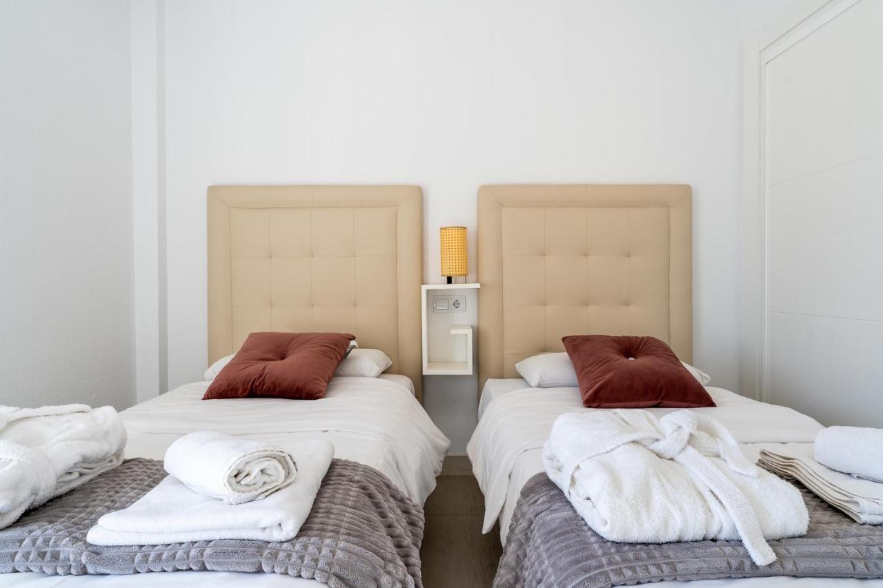 Sea View 2 Bedroom Apartment 2 Min Away From The Beach Torremolinos Exterior foto